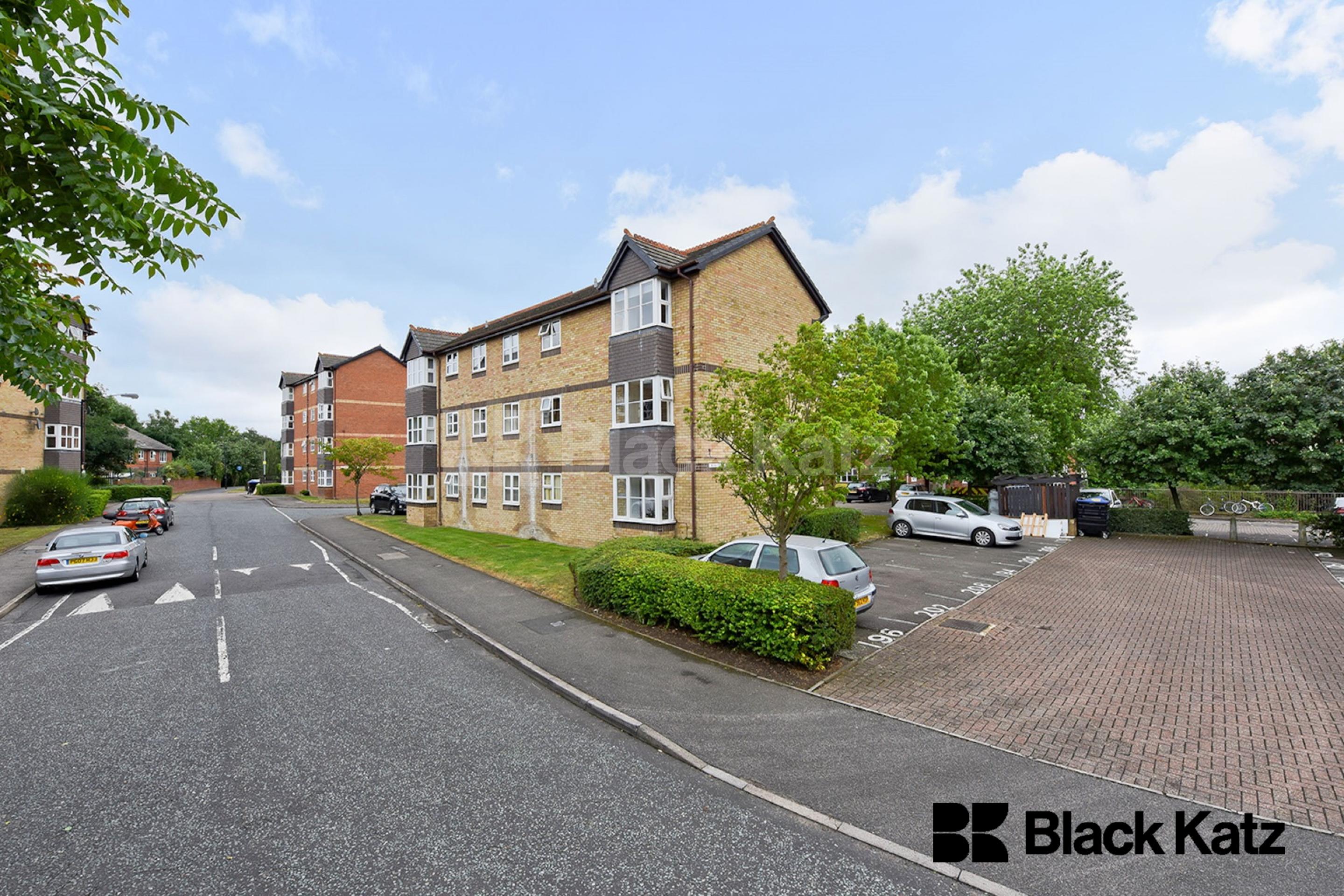  Bright & Airy With Neutral Decor Throughout Blake Court Stubbs Drive, Bermondsey SE16